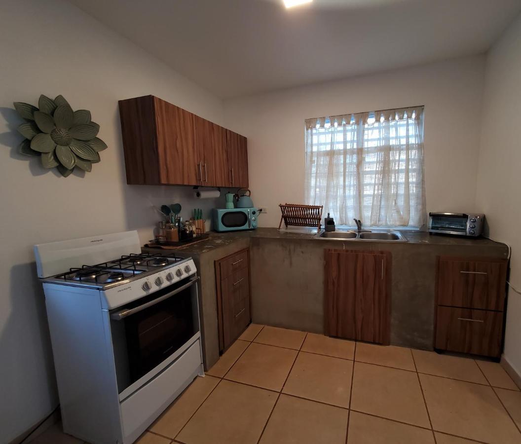 Aguadilla Waves Apt Free Parking & Wifi 8 Minute Walk From Crashboat Beach Luaran gambar